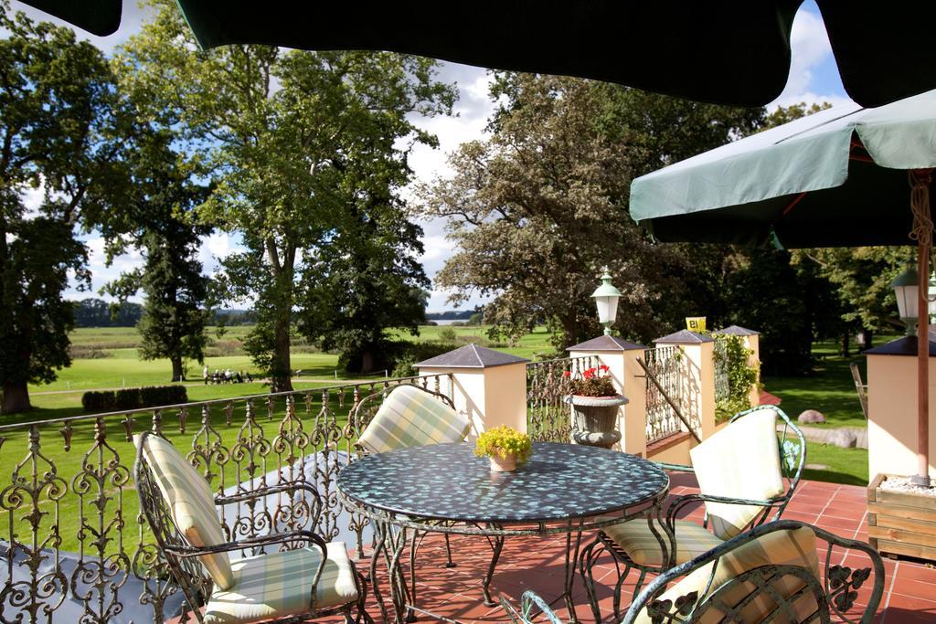 Landhotel Schloss Teschow Teterow Extérieur photo