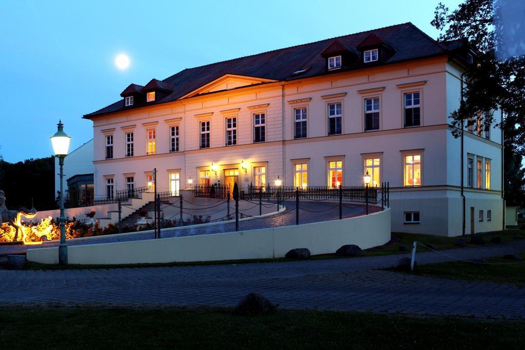 Landhotel Schloss Teschow Teterow Extérieur photo